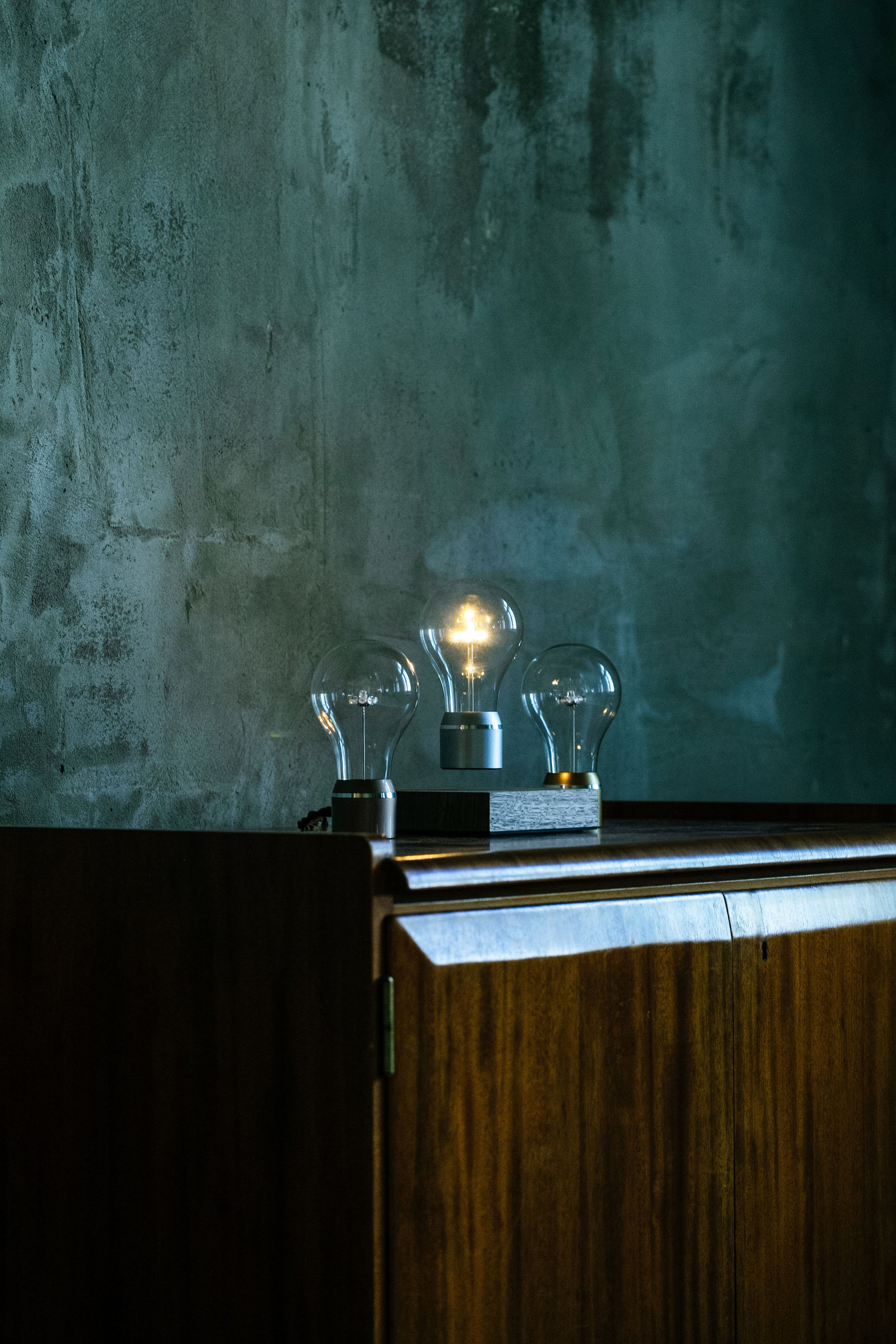 Flyte Manhattan levitating light bulb – Black Fodder Coffee